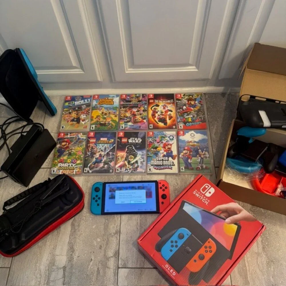Nintendo Switch OLED BUNDLE - 64GB - 8 games included along with many extras